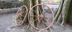 Twee oude wagenwielen   110 cm hoog, Antiek en Kunst, Ophalen