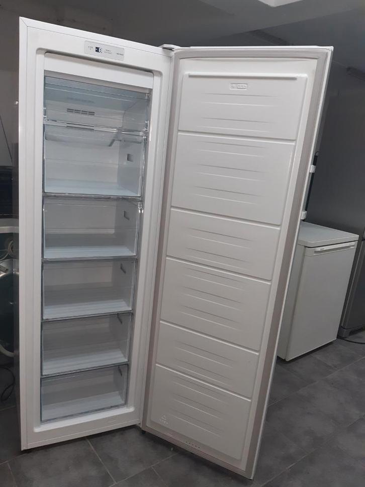 EXQUISIT VRIESKAST  (No Frost), Witgoed en Apparatuur, Vriezers en Diepvrieskisten, Zo goed als nieuw, Vrijstaand, Vrieskast, 140 tot 160 cm