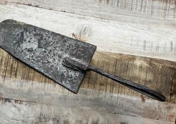 Oude metseltroffel. Vintage metseltroffel geheel van ijzer beschikbaar voor biedingen