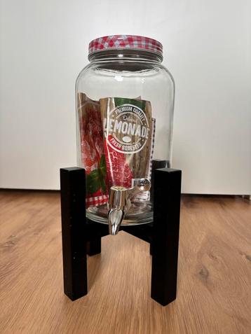 Limonade kan met standaard. 3 liter beschikbaar voor biedingen