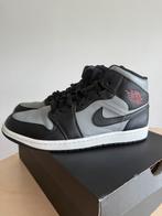 Air Jordan 1 MID black grey red, Kleding | Heren, Schoenen, Verzenden, Zo goed als nieuw, Overige kleuren