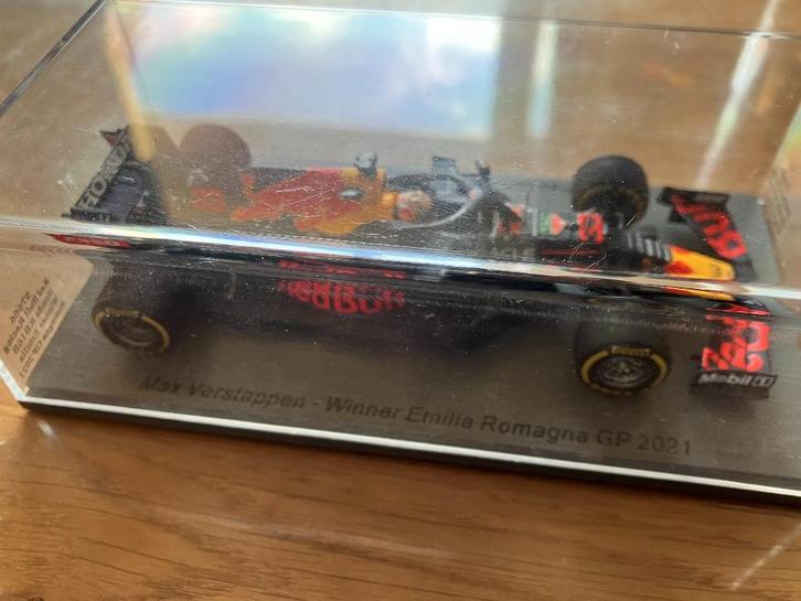 39671: Red Bull RB16B - Max Verstappen - Emilia Romagna 2021, Hobby en Vrije tijd, Modelauto's | 1:43, Zo goed als nieuw, Auto
