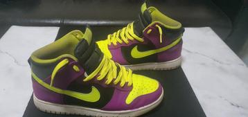 Nike dunk size 43 beschikbaar voor biedingen