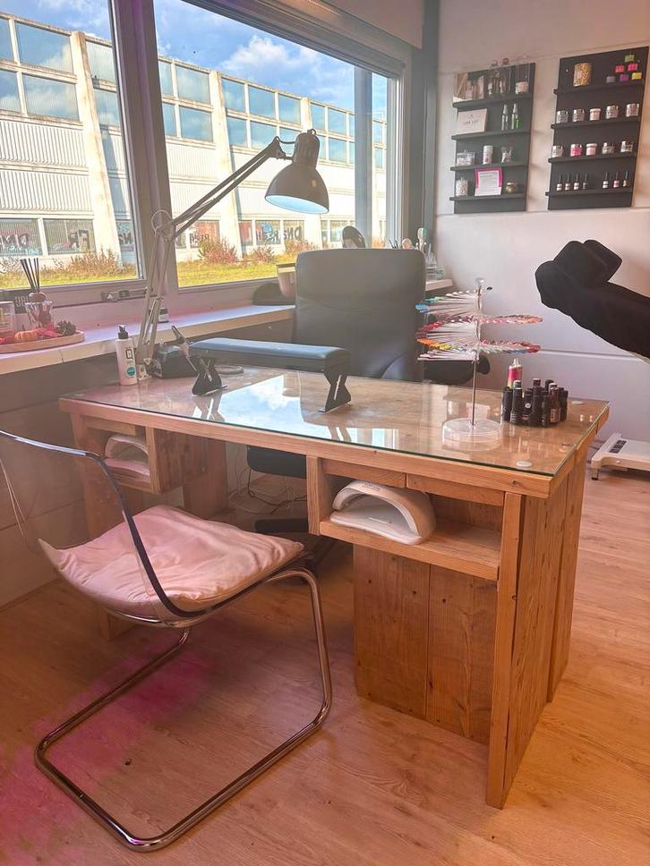 Steigerhouten Nageltafel met Glasplaat, Huis en Inrichting, Bureaus, Gebruikt, Bureau, Ophalen