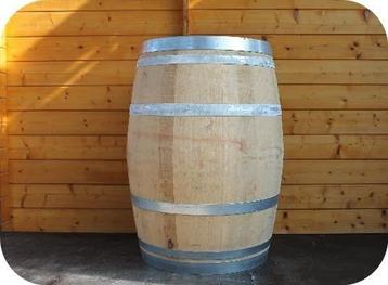 Eiken wijnvaten, wijnvat, regenton, halve vaten beschikbaar voor biedingen