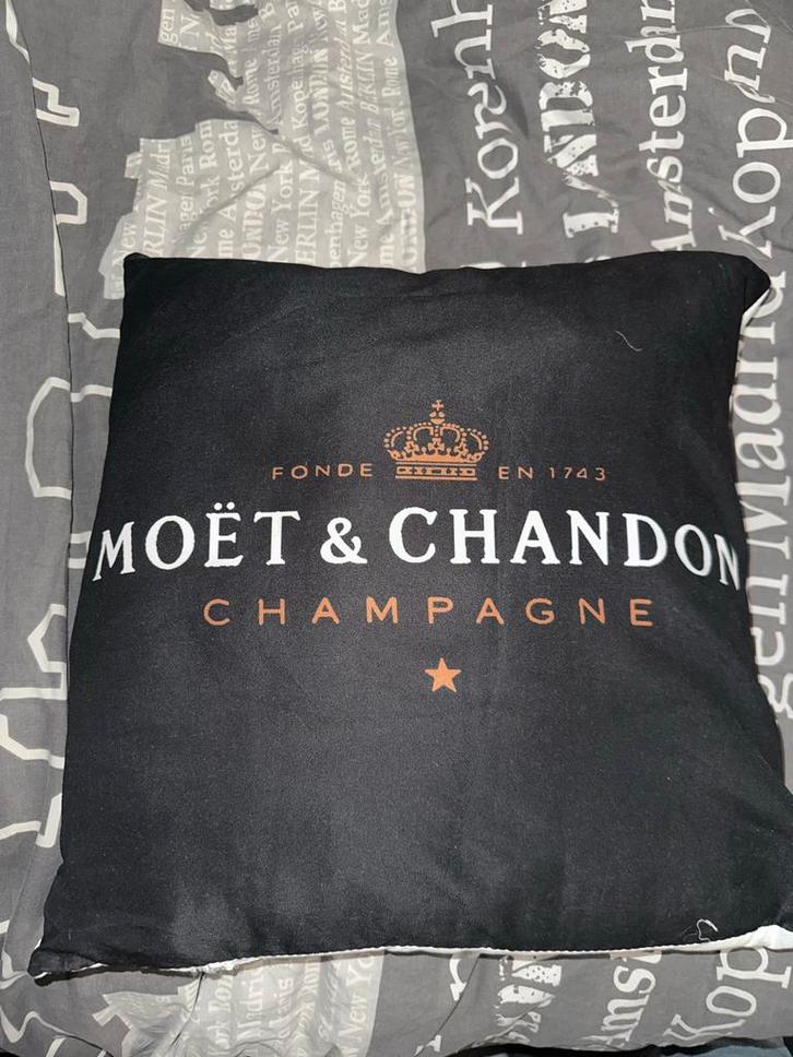 Moët & Chandon Kussen - Luxe Decoratie, Huis en Inrichting, Woonaccessoires | Kussens, Nieuw, Zwart, Vierkant, Ophalen of Verzenden