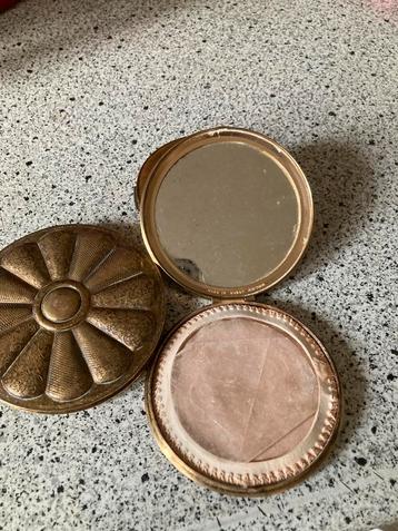 Vintage Stratton Poederdoosjes beschikbaar voor biedingen