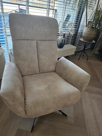 Draaifauteuil Langley beschikbaar voor biedingen
