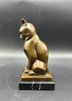 Bronzen art-deco kat op een marmeren voet., Antiek en Kunst, Kunst | Beelden en Houtsnijwerken, Ophalen of Verzenden