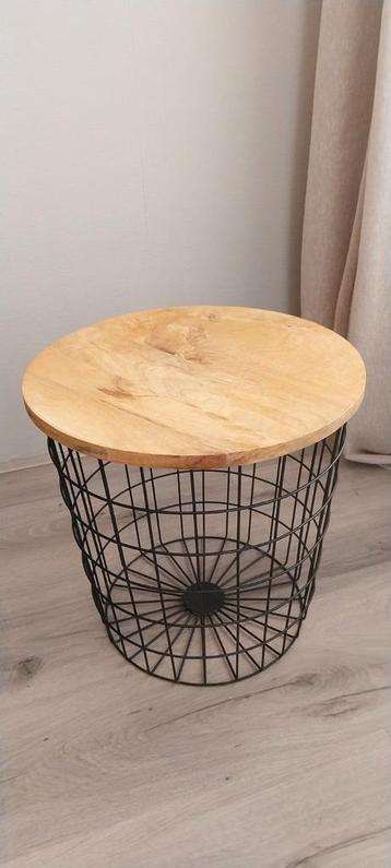 Bijzet tafel, rond draadmand  beschikbaar voor biedingen
