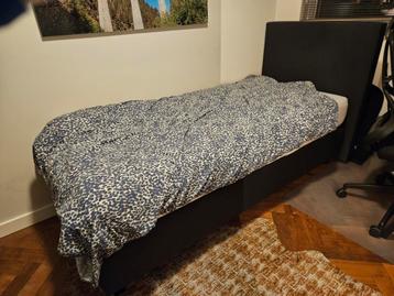 Eenpersoons boxspring beschikbaar voor biedingen