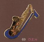 Saxofoon muziek pin demons en merveilles, Verzamelen, Speldjes, Pins en Buttons, Verzenden, Zo goed als nieuw