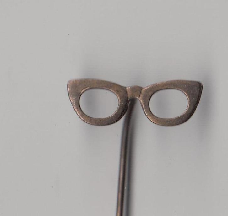 Bril Opticiën speldje, Verzamelen, Speldjes, Pins en Buttons, Gebruikt, Speldje of Pin, Overige onderwerpen, Ophalen of Verzenden