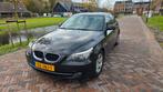 BMW Serie 5 Sedan 520i Nieuwe APK, Auto's, Achterwielaandrijving, 74 €/maand, Zwart, 1435 kg