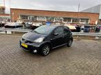 Toyota Aygo 1.0 12V Vvt-i 5DRS 2012 Zwart nap dealler onderh, Auto's, Toyota, Voorwielaandrijving, Stof, Zwart, 4 stoelen