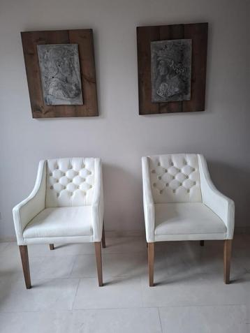 2 leren stoelen roomwit beschikbaar voor biedingen