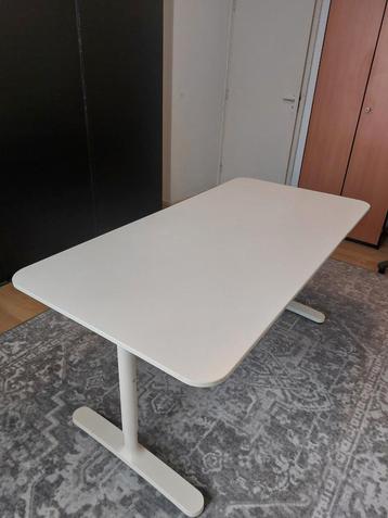 Wit Ikea Bekant bureau beschikbaar voor biedingen
