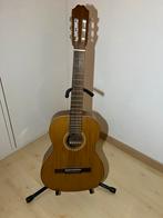 Akoestische gitaar met standaard, Muziek en Instrumenten, Snaarinstrumenten | Gitaren | Akoestisch, Ophalen, Zo goed als nieuw