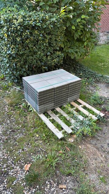 Tuintegels 30x30 ( 60tegels) beschikbaar voor biedingen