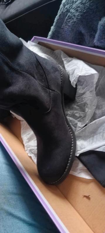 Nieuw in doos maat 42 laarzen suede zwart bontje beschikbaar voor biedingen