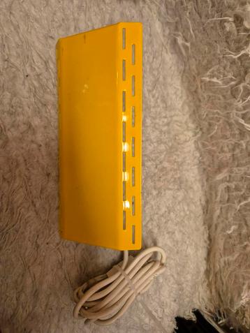  Vintage metaal Wandlamp geel in goed staat  beschikbaar voor biedingen