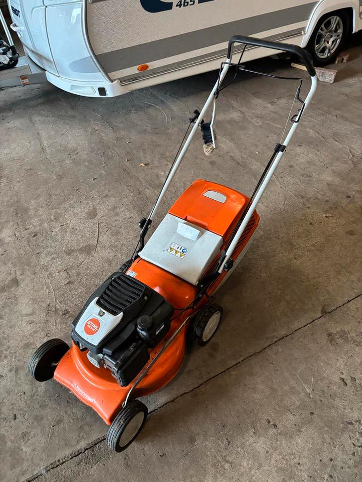 Stihl RM 248 T Benzine Grasmaaier - Zelfrijdend, Tuin en Terras, Grasmaaiers, Gebruikt, Benzine-grasmaaier, 40 t/m 49 cm, Cirkelmaaier
