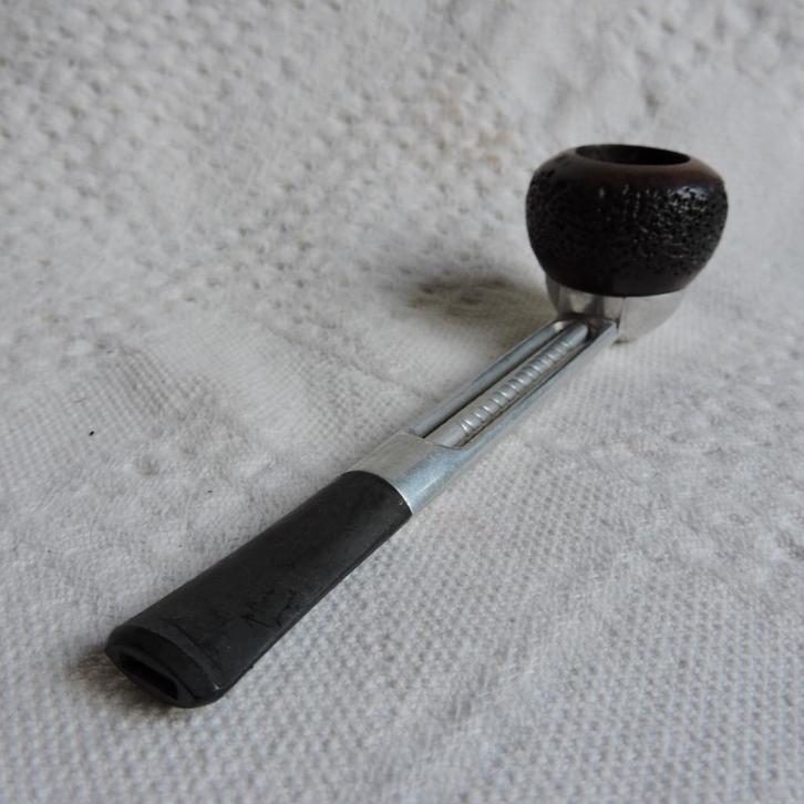 Falcon pijp aluminium estate tabakspijp, Verzamelen, Rookartikelen, Aanstekers en Luciferdoosjes, Zo goed als nieuw, (Water)pijp