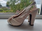 Nieuwe chie mihara pumps creme maat 41, Ophalen of Verzenden, Nieuw, Roze