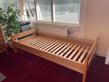 Beuken bed met lattenbodem eenpersoons beschikbaar voor biedingen