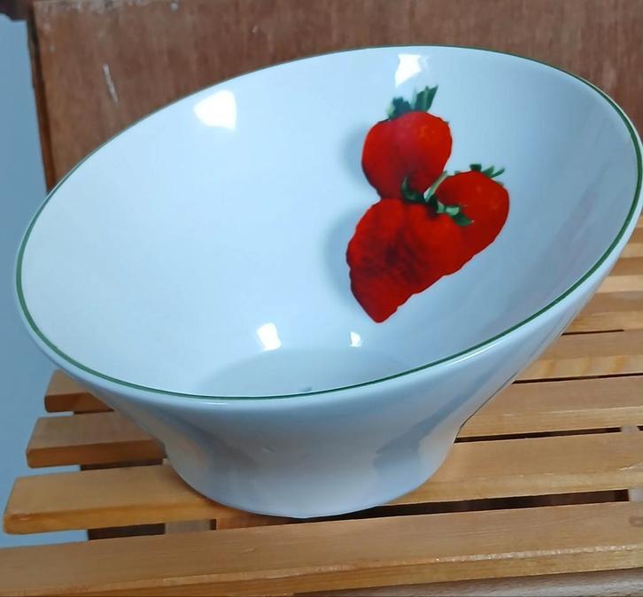 Yong fruittest aardbeienmotief, Huis en Inrichting, Keuken | Servies, Nieuw, Overige stijlen, Porselein, Ophalen of Verzenden