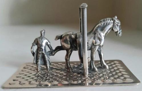 Zilveren miniatuur hoefsmid met paard, Antiek en Kunst, Antiek | Goud en Zilver, Zilver, Ophalen of Verzenden