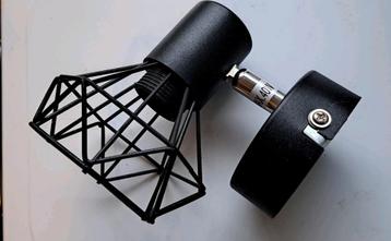 Industriëlestijl wandlampen met metalen draadlampenkappen beschikbaar voor biedingen