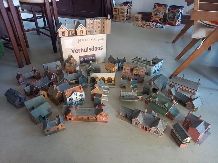 Schaal 00 Meer dan 32 huisjes, gebouwen voor modelspoorbaan, Hobby en Vrije tijd, Modeltreinen | Overige schalen, Gebruikt, Brug, Tunnel of Gebouw