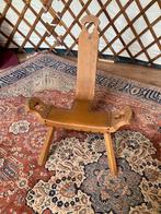 Spaanse driepoot kruk, Antiek en Kunst, Antiek | Meubels | Stoelen en Banken, Ophalen