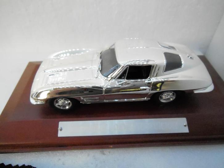 CHEVROLET CORVETTE STINGRAY CHROOM 1:43 ZGAN, Hobby en Vrije tijd, Modelauto's | 1:43, Zo goed als nieuw, Auto, Overige merken