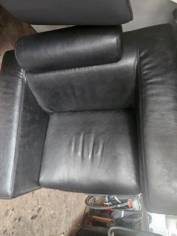 Zwart leren fauteuille  beschikbaar voor biedingen