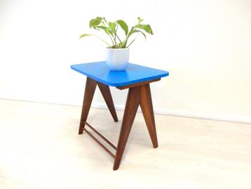 retro vintage bijzettafel jaren 50 / 60 plantentafel teak beschikbaar voor biedingen