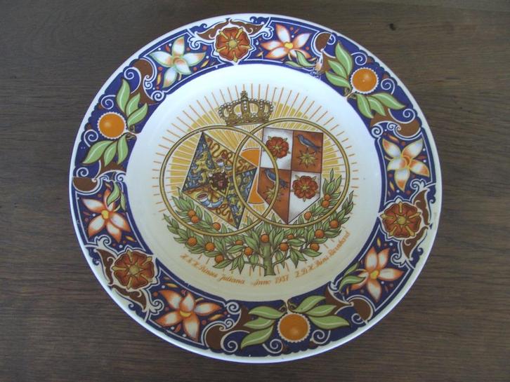 Bord Regout tgv Huwelijk Juliana en Bernhard, Antiek en Kunst, Antiek | Wandborden en Tegels, Ophalen of Verzenden