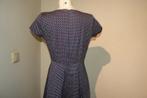 Lien & Giel donker blauwe jurk witte stippeltjes print L, Kleding | Dames, Jurken, Maat 42/44 (L), Zo goed als nieuw, Lien & Giel