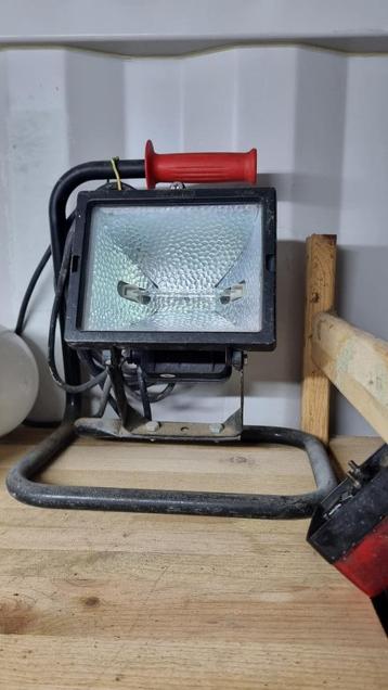 2 Professionele Bouwlampen 300W inclusief reservelampen beschikbaar voor biedingen