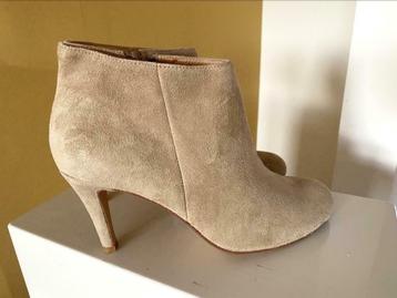 BITTER beige suede enkellaars laarsjes mt 37 zgan CHCS beschikbaar voor biedingen
