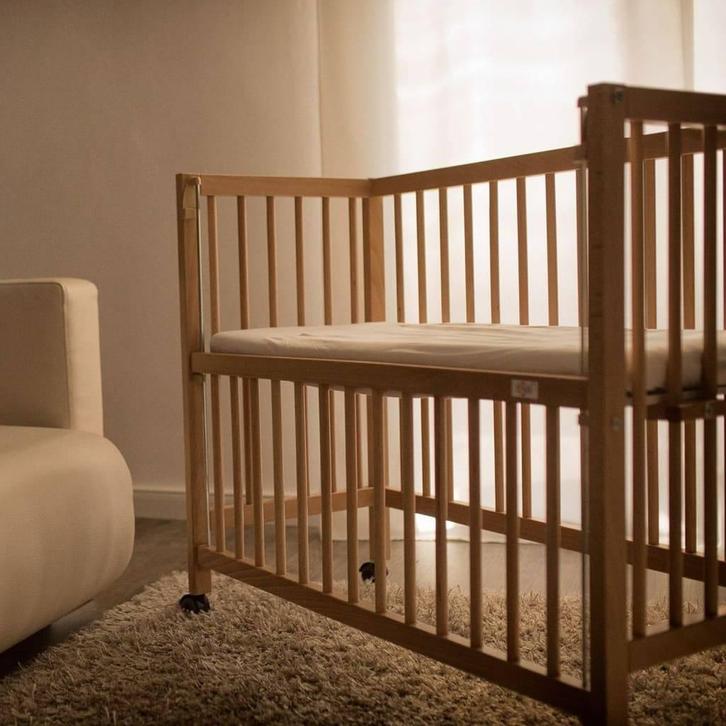 Houten Ledikant bedkant wieg baby, matras BIO katoen (TISSI), Kinderen en Baby's, Babywiegjes en Ledikanten, Nieuw, Ledikant, Ophalen