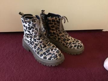 Stoere tijgerprint Boots beschikbaar voor biedingen