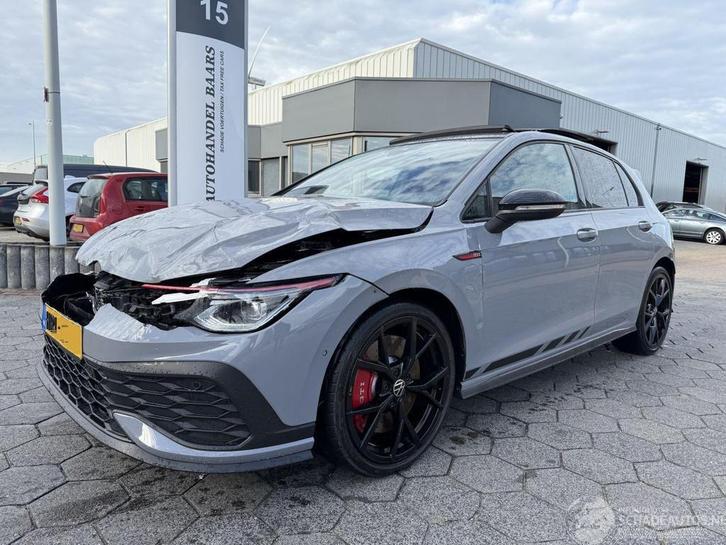 Volkswagen Golf Clubsport 2.0 GTI 300PK (bj 2022, automaat), Auto diversen, Schadeauto's, Volkswagen, Automaat, Benzine, Hatchback
