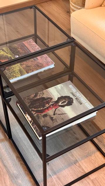 2x Vierkante Glazen Bijzettafels - Zwart Frame beschikbaar voor biedingen