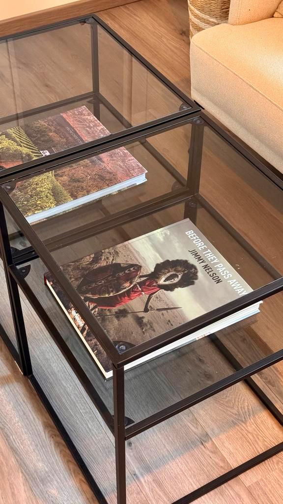 2x Vierkante Glazen Bijzettafels - Zwart Frame, Huis en Inrichting, Tafels | Bijzettafels, Zo goed als nieuw, Vierkant, 45 tot 60 cm