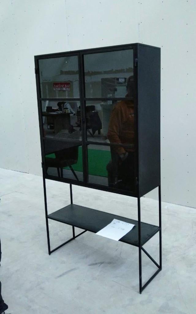 Design Vitrinekast in Industriële style, Ophalen, Met deur(en), 100 tot 150 cm, Nieuw