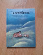 Leeuwenlessen - Hermann Moers, Boeken, Kinderboeken | Kleuters, Fictie algemeen, Jongen of Meisje, Ophalen of Verzenden, Zo goed als nieuw