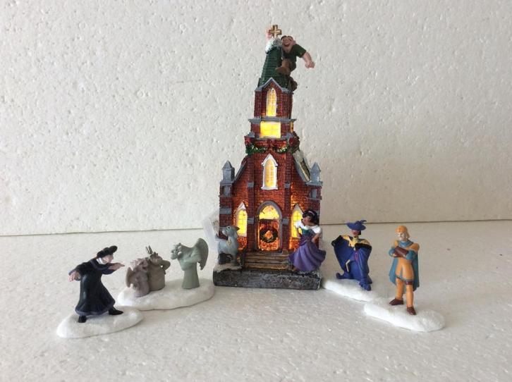 Kerk verlichting- kerstdorp - Disney figuren klokkenluider, Verzamelen, Disney, Zo goed als nieuw, Beeldje of Figuurtje, Ophalen