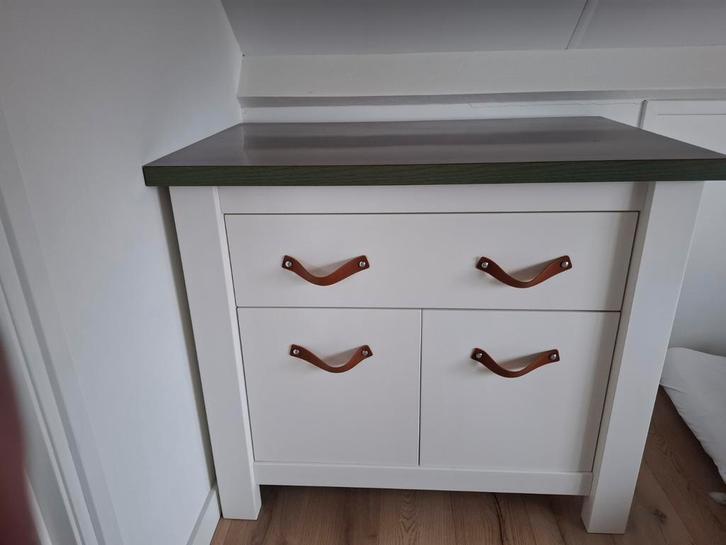 Gratis Commode met Leren Handgrepen, Kinderen en Baby's, Kinderkamer | Commodes en Kasten, Gebruikt, Commode, 90 tot 105 cm, 75 tot 100 cm